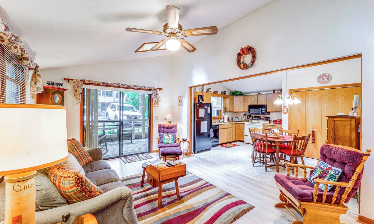 Newland Cabin | Lake & Pool Access! Outdoorsy Getaway in Newland