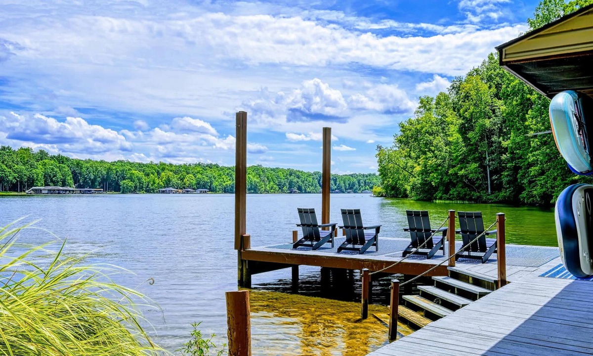 Livingston House | Lakefront Lake Anna | Dock, Kayaks, Calm Cove