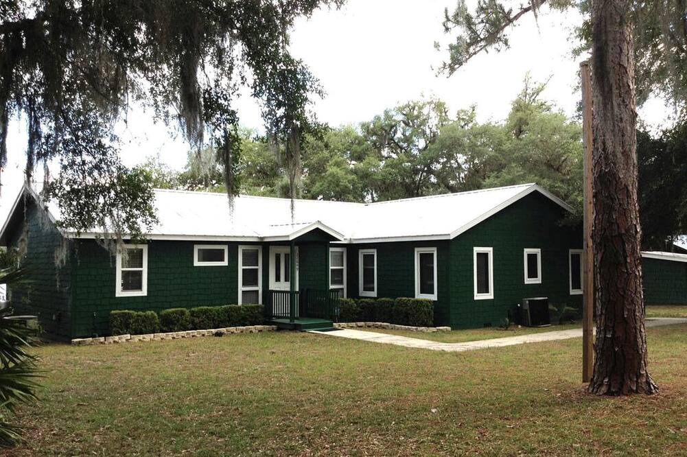 Edgar House | Lakefront Cottage with a Private Dock near Ocala National Forest in Orange Springs, Florida