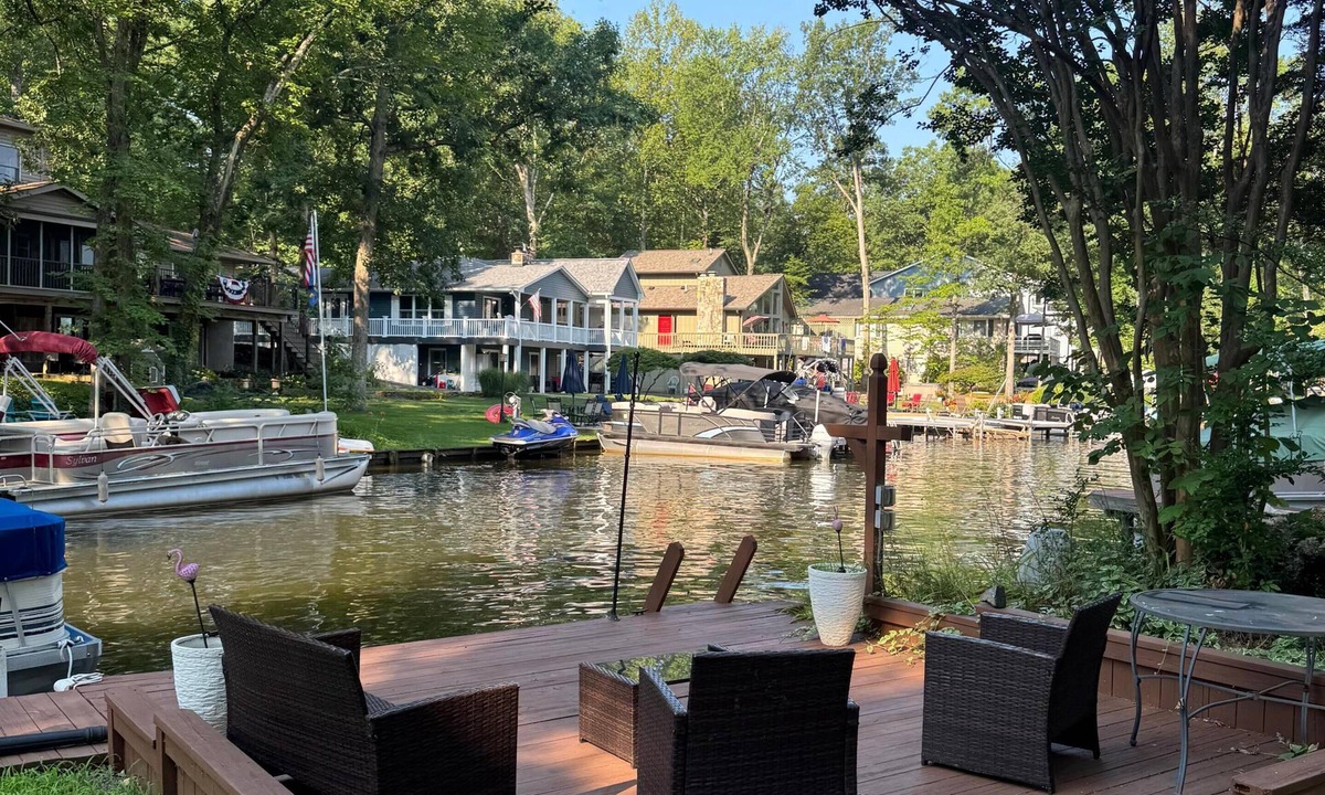 Lake of the Woods Cottage | Lakefront Cottage in Locust Grove. Comfortable beds!