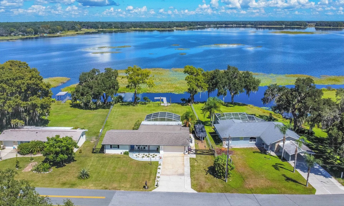 Hernando House | LAKEFRONT home with boat dock, 3 Bedrooms, 2 Baths on Lake Hernando!