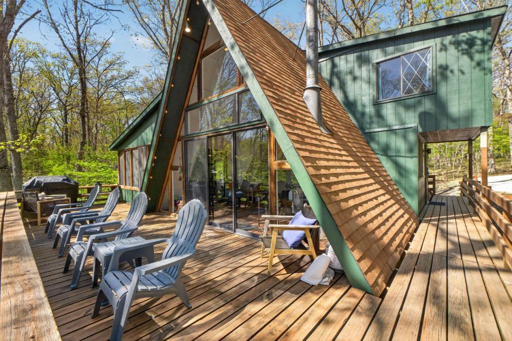 Innsbrook Ski Chalet | Lakeside Chalet with Hot Tub at Innsbrook Resort | Fireplace | Screened Porch