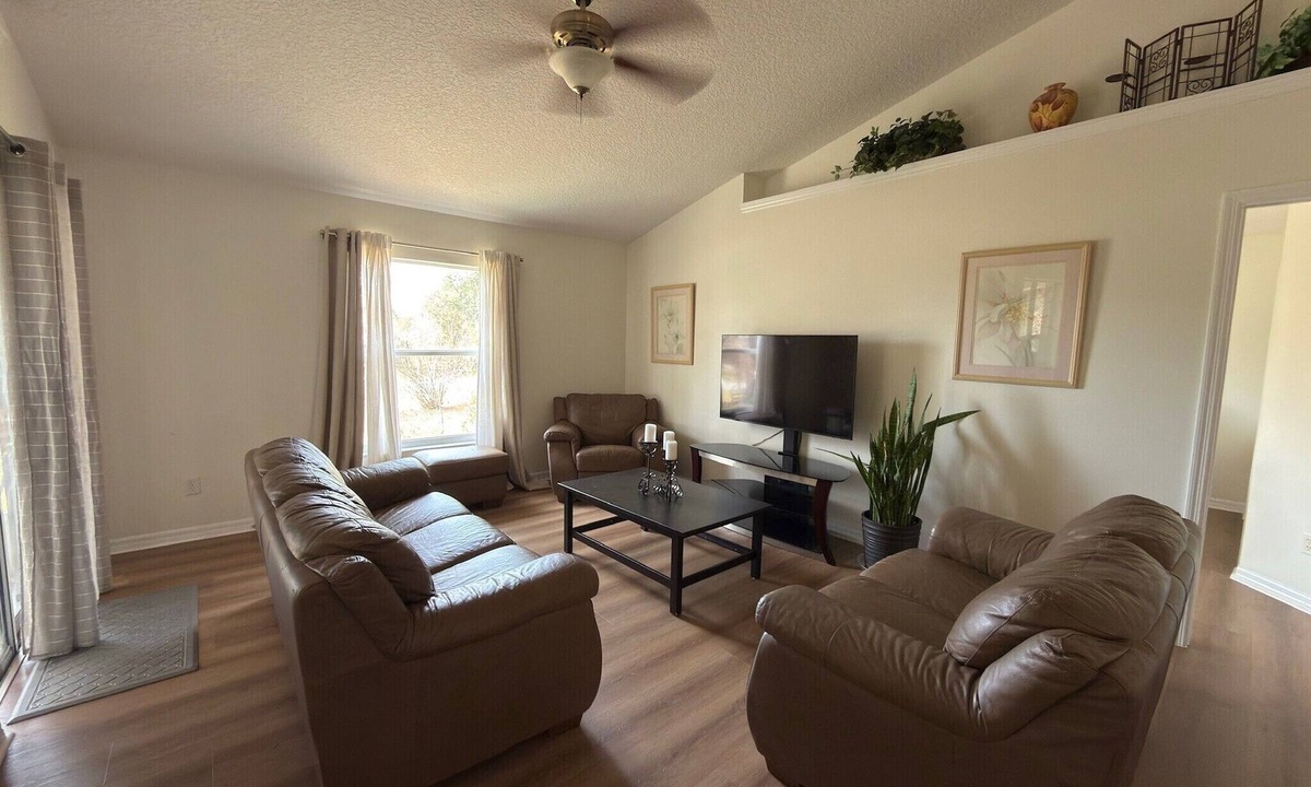 Eustis House | Lakeside Escape in Private Lake Community