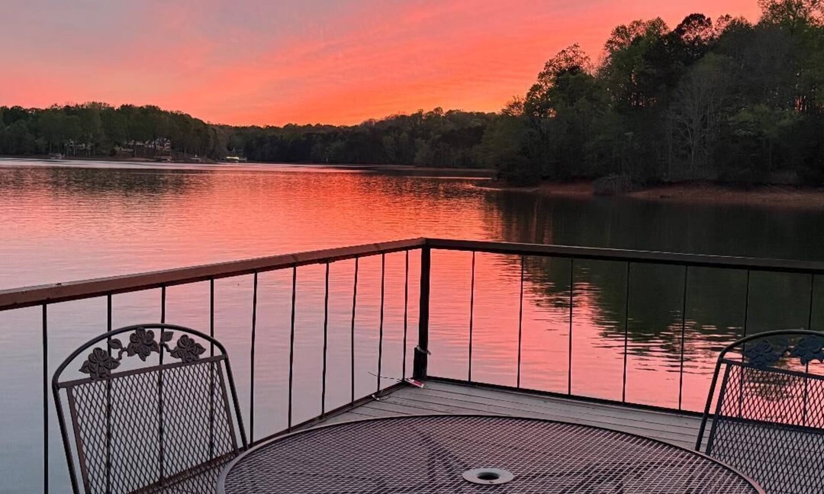 Dawsonville House | Lakeside Escape Stunning Lanier views Private Dock and Kayaks
