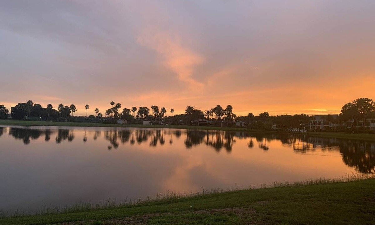 Wesley Chapel Condo | Lakeside Sunset Retreat | Ground Floor | 3 En Suites | Optional Saddlebrook Resort Amenities