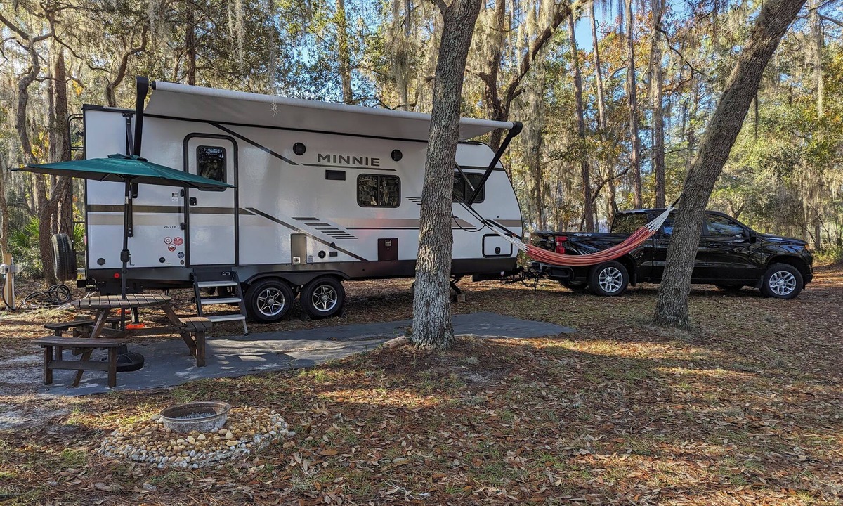 Edgar RV Rental | Lakeview RV/Camper Spot Free Parking Pet-Friendly