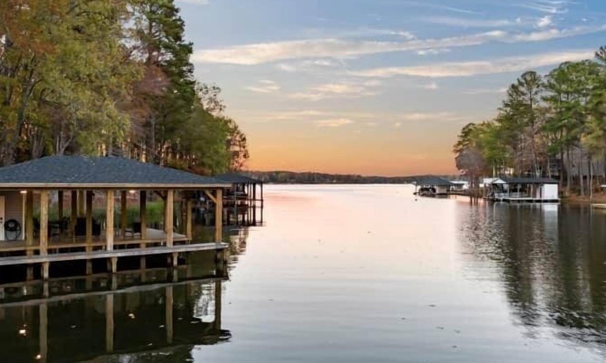 Wise House | Lakin' Reel Memories