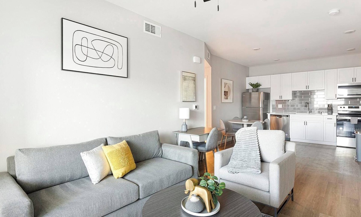 Townsite Apartment | Landing | Beautiful 2BD, Rooftop Lounge, Pool