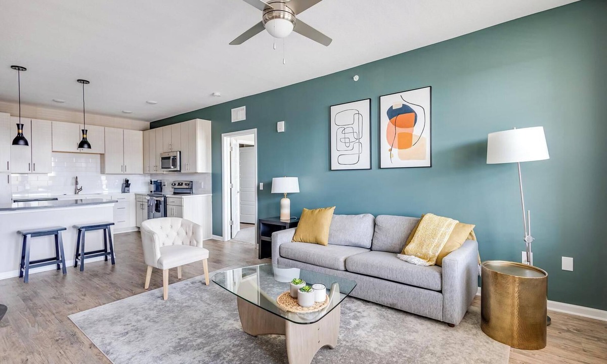 Kenton Apartment | Landing | Modern 2BD, Pool, Gym
