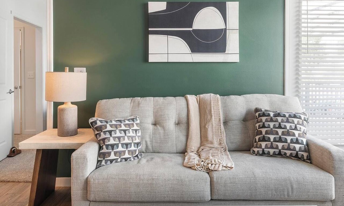 Tarpon Springs Apartment | Landing | Spectacular 2BD, Clubhouse
