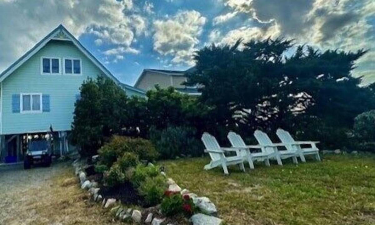 Ocracoke House | Landshark: Dog friendly waterfront home, game room, sound views.