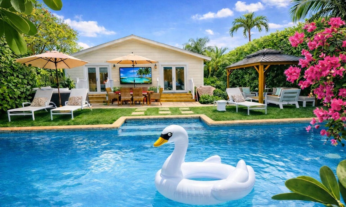 Victoria Park House | Las Olas Gem: Heated Pool, Gazebo, Near the beach