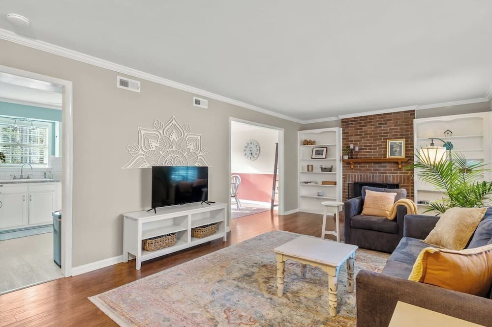 Durham House | Lassiter St · Be Comfy in Bull City