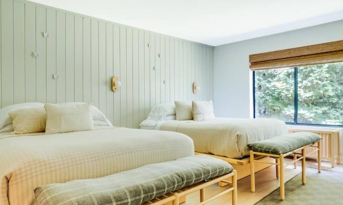 Lake Placid Hotel | Laurel | 2 Queen & Bunk | Alpine Hall Sips, Restaurant, Pets Welcome | 2 Units