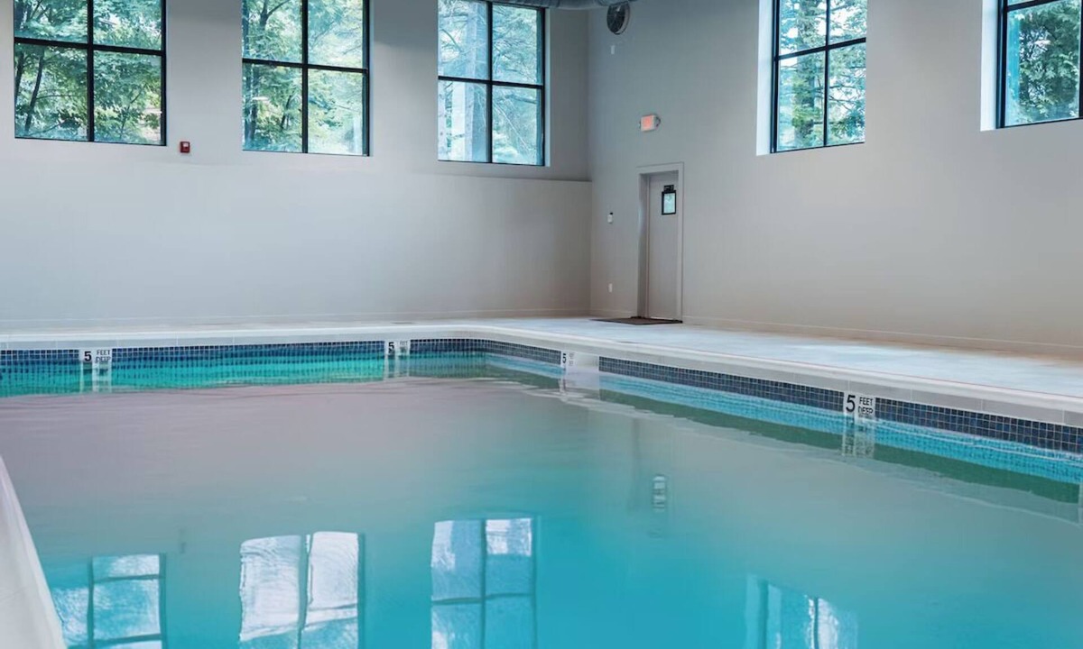 Lake Placid Hotel | Laurel | 2 Queen | Cocktail Lounge, Alpine Hall, Restaurant + Bar | 2 Units