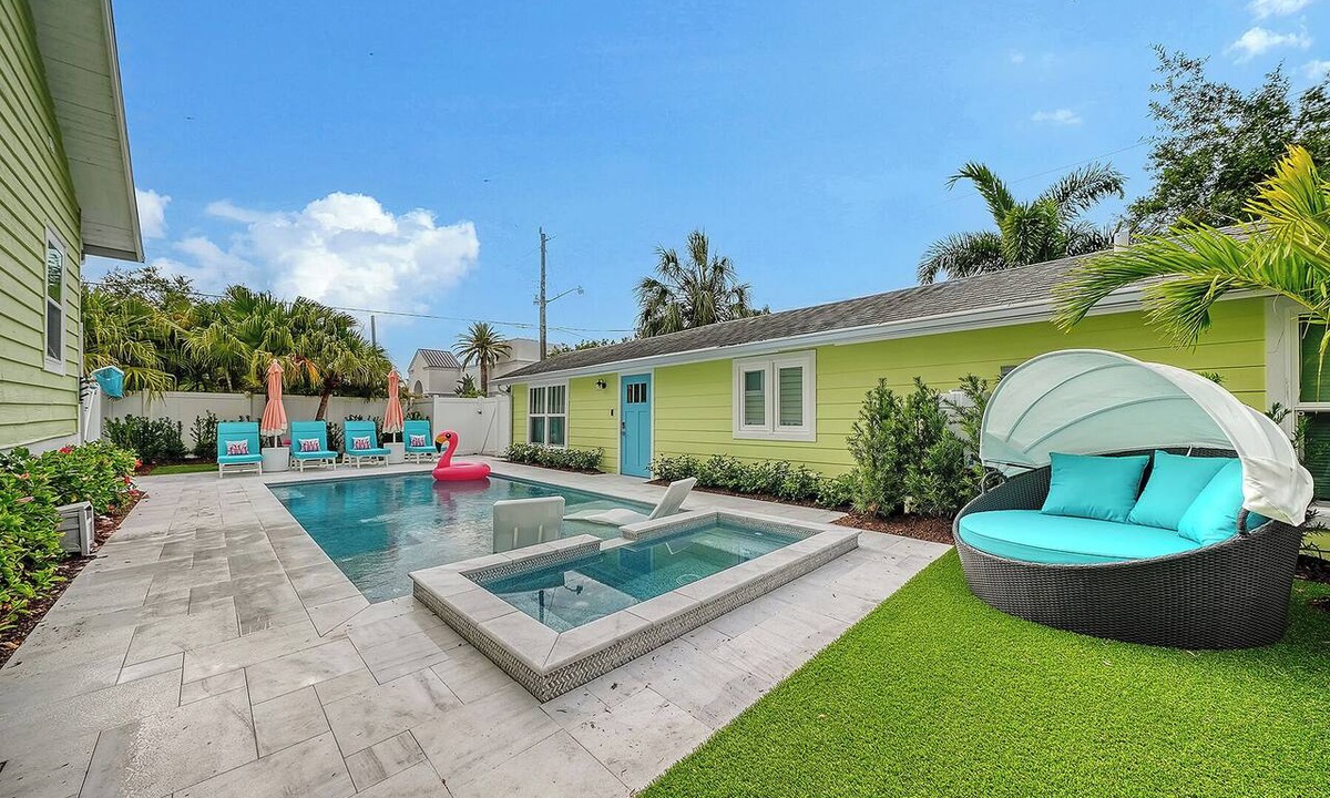 Laurel Park House | Laurel Park Oasis - Pool, Grill & Putting Green - Main House Only