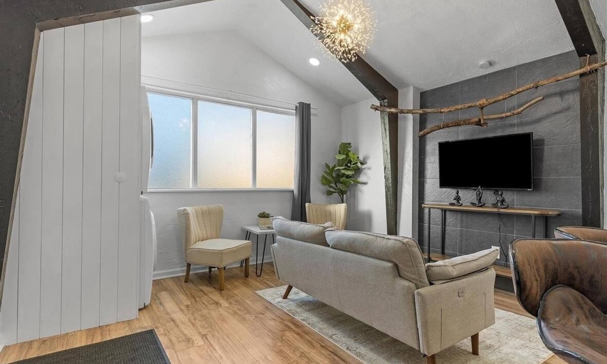 Lawrenceville Apartment | Lawrenceville, Central @1 Modern & Cozy 1BD with Street Parking