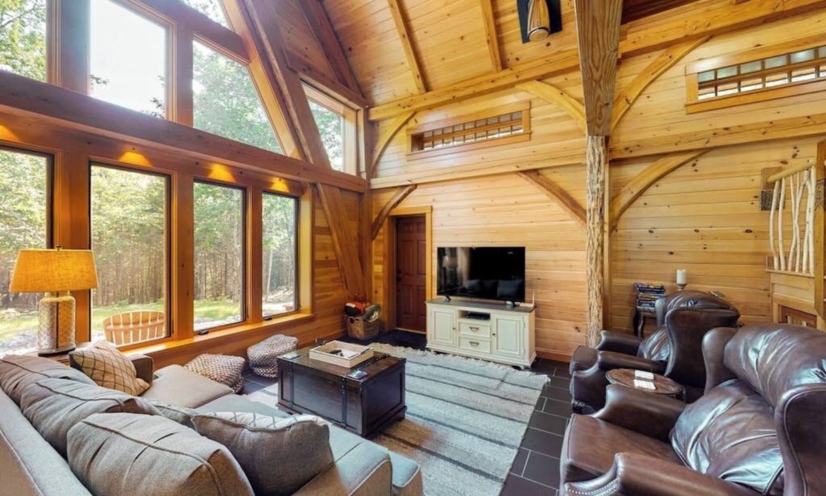 Franklin House | Lazy Lumberjack Cabin - tranquil home with sauna & forested views
