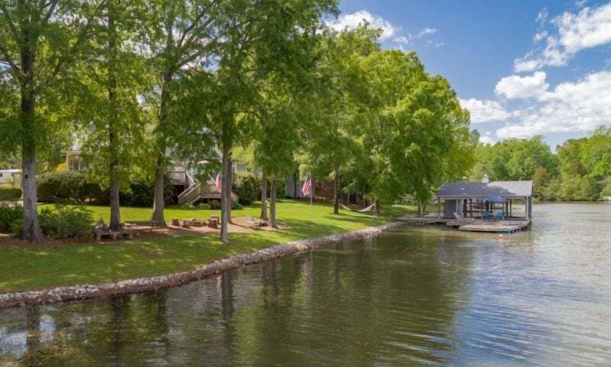 Macon House | Leisure Cove | Gorgeous Point Lot w/Great Views