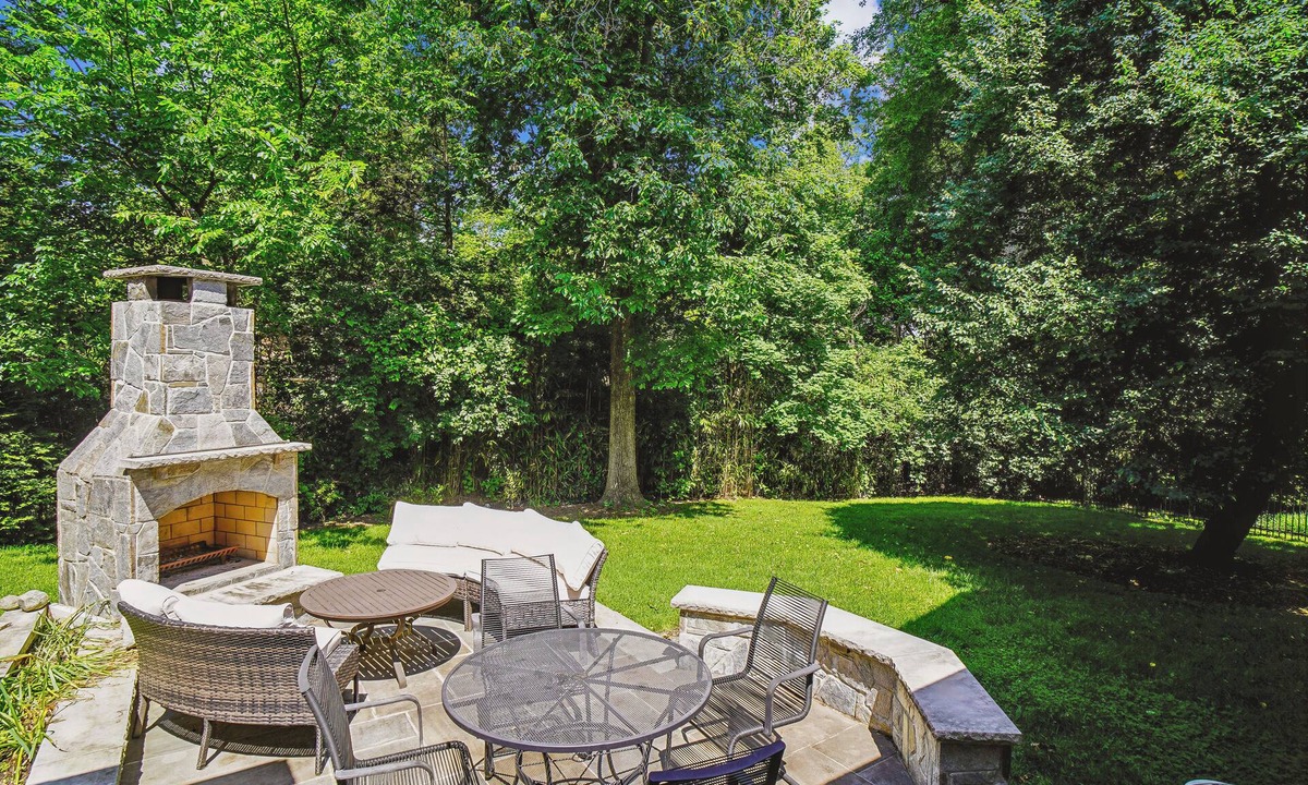 North Bethesda House | Light-Filled Secluded Estate