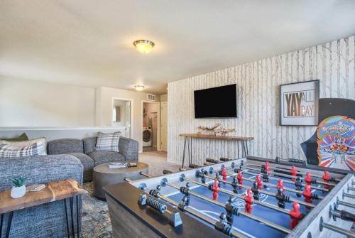 Woodmoor House | Lindenmere Estate! Chic Villa w Game Loft & BBQ