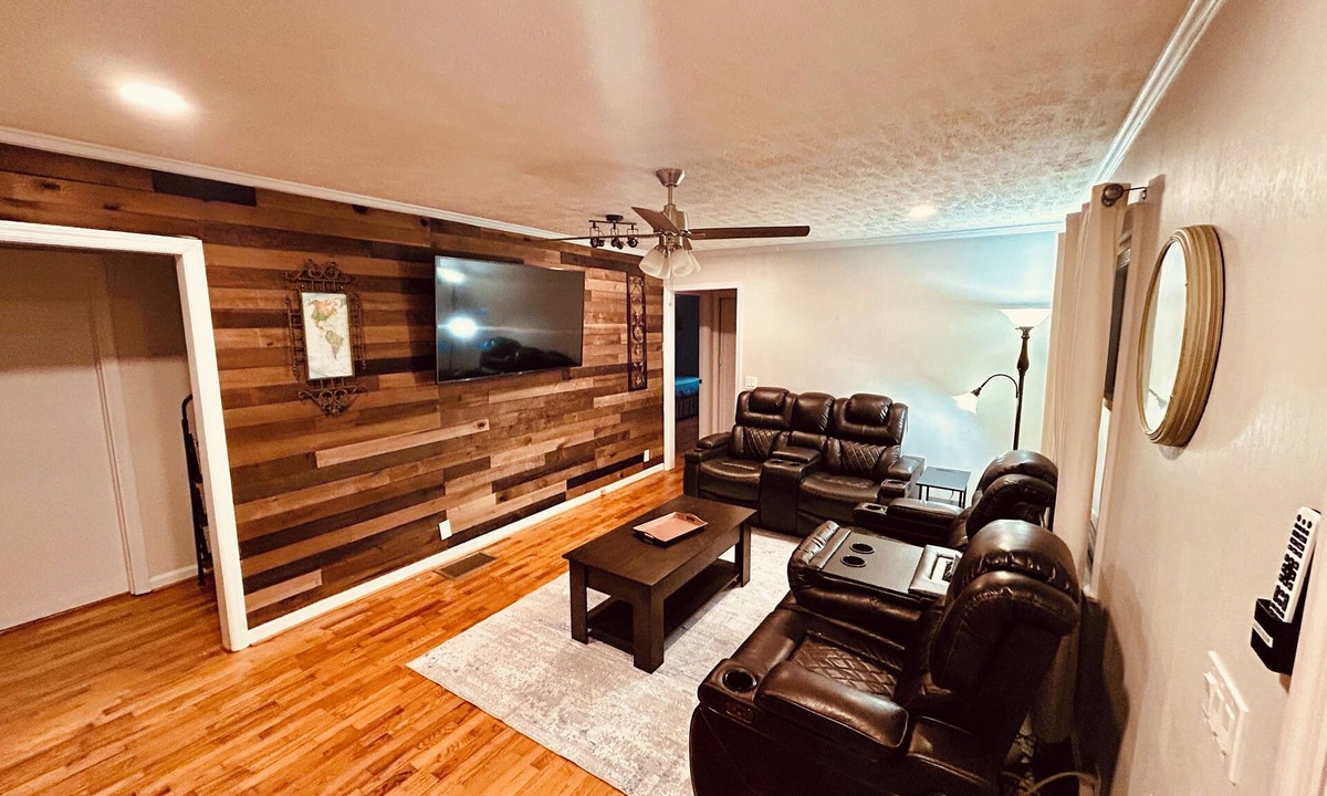 Jasper House | Little House in Jasper