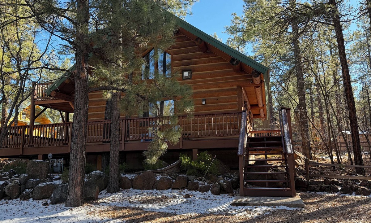 Pinetop Cabin | Log Cabin in the Woods