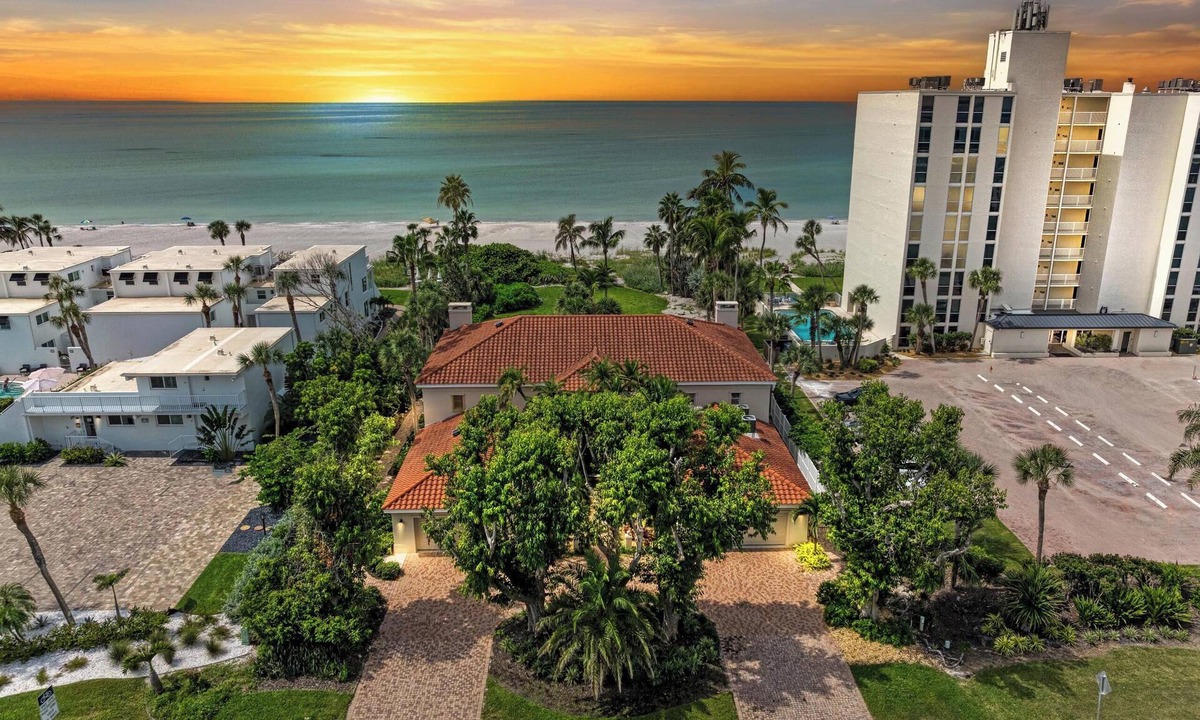 Longboat Key Condo | Longboat Key Beachfront Luxury Pool Home: Stunning 4Bed,4bath, on the Sand!