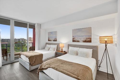 Hallandale Beach Hotel | Lovely Cozy Studio -Canal View Near Beach 1006