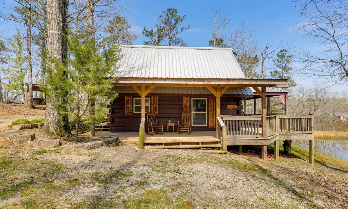 Cave Spring Cabin | Lovers paradise 15 Min from Rome Georgia! Lower Rates!