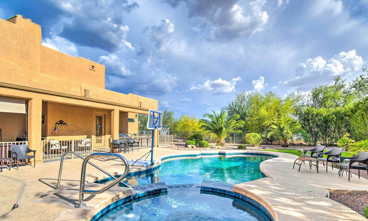 Apache Junction House | Luxe Apache Junction Escape w/ Pool & Hot Tub