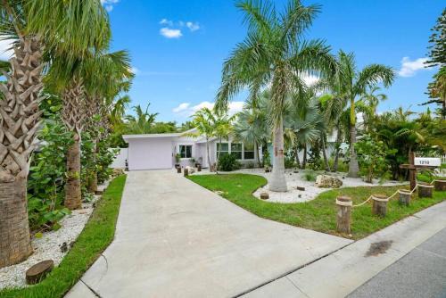 Indian Rocks Beach House | Luxurious Beach House Two Blocks From the Beach.