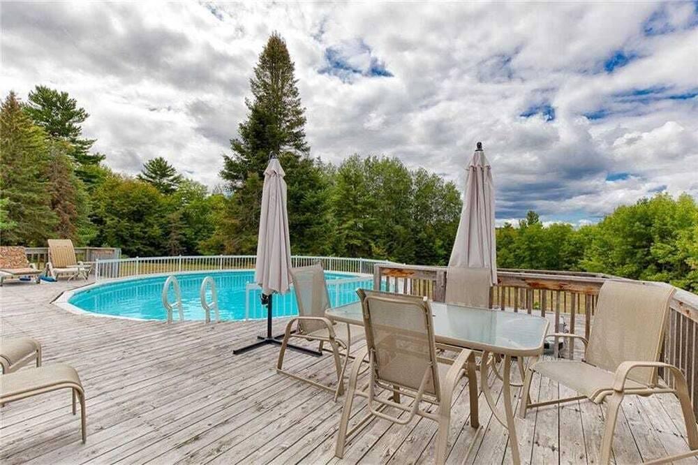 Greater Madawaska House | Luxurious Manor | Pool+BBQ+Netflix+FirePit