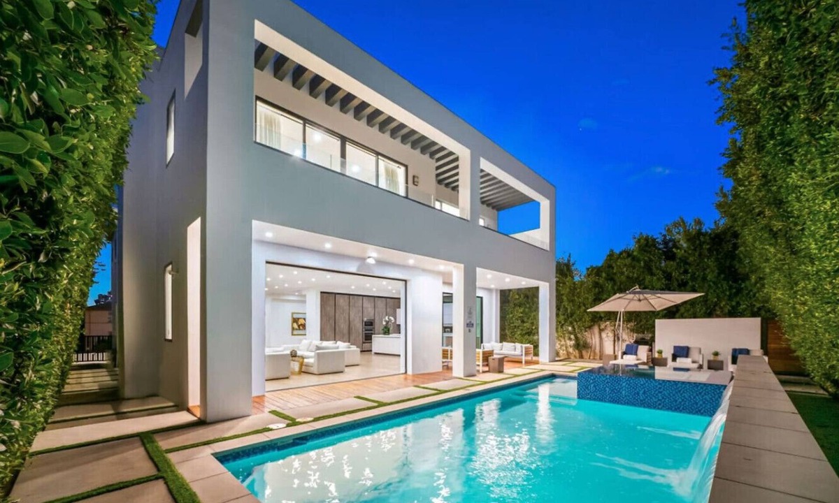 Mid City House | Luxurious Retreat - Modern House+Pool 4 bed/5 Bath