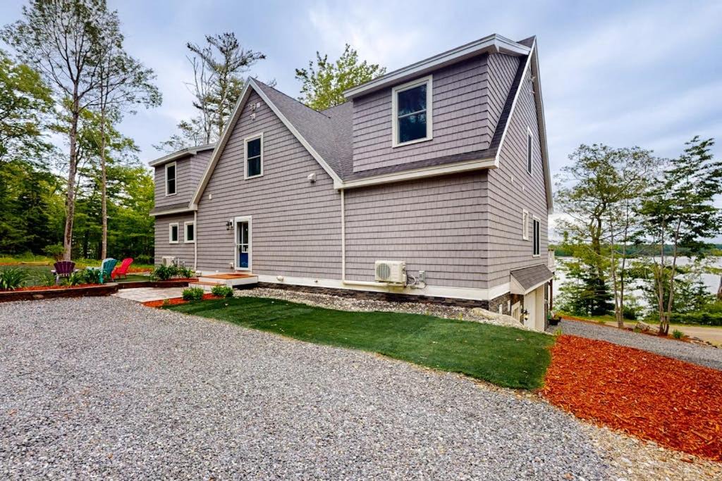 Boothbay House | Luxurious waterfront home with deck, firepit, hot tub, fireplace, & pool table