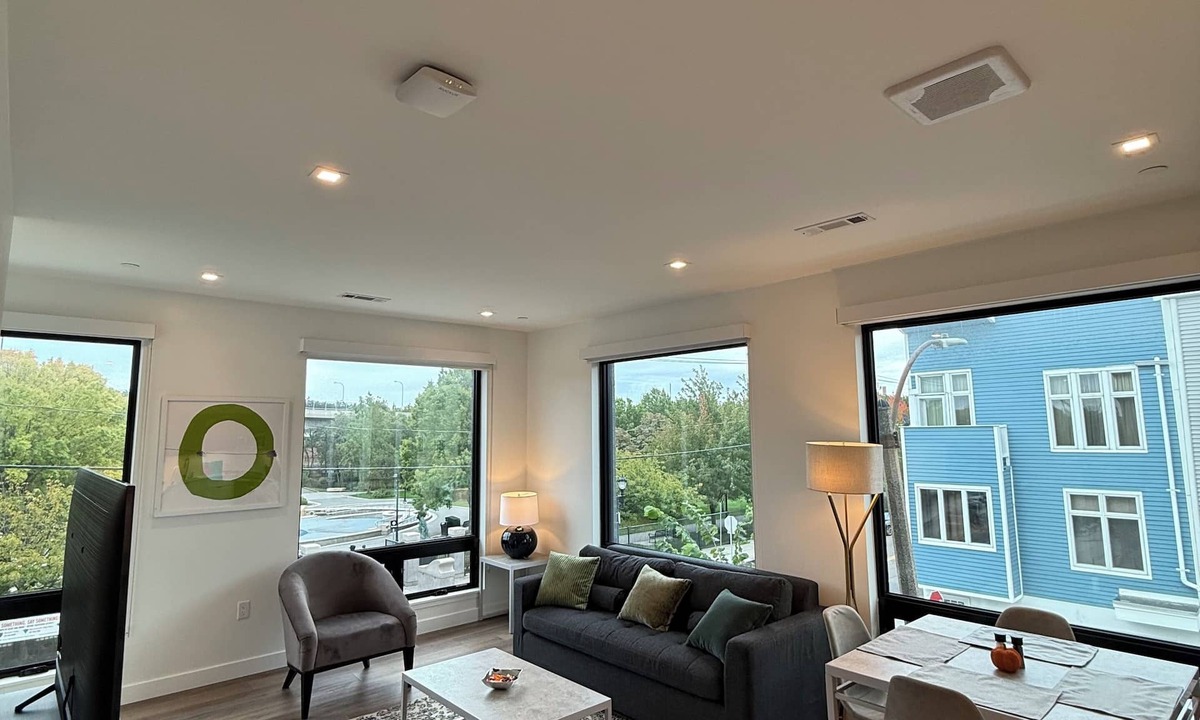 East Boston Apartment | Luxury 1BR w/Rooftop 5 min to Logan Airport Free EV Garage Parking