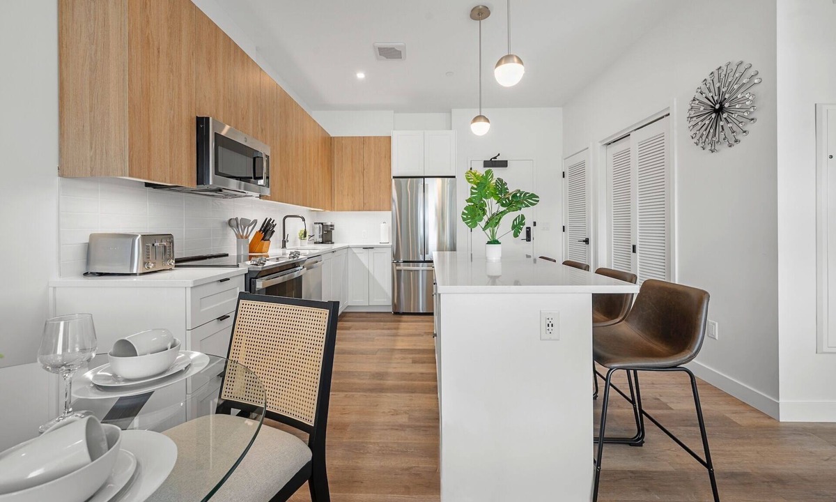 East Boston Apartment | Luxury 2bd/2ba Next to the Airport 4693