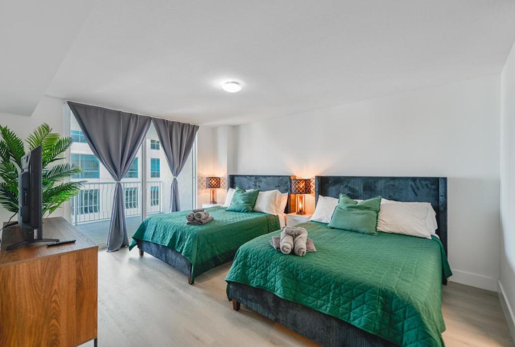 Brickell Apartment | Luxury 2BD Condo | Sauna, Pool & Resort Access