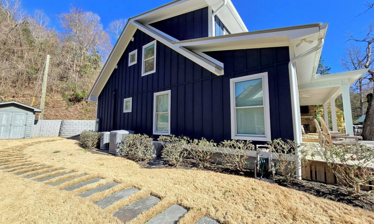 Clayton House | Luxury 3/3 Lake Burton Stay in Charming Clayton, GA!