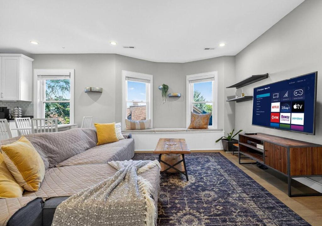 Highland Park Apartment | Luxury 3BR 2BA Boston Penthouse