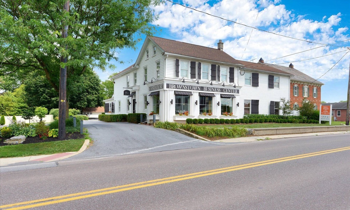 Talmage Apartment | Luxury Apartments at Brownstown Unit 6: A Cozy & Inviting 1 Bedroom+Office Suite