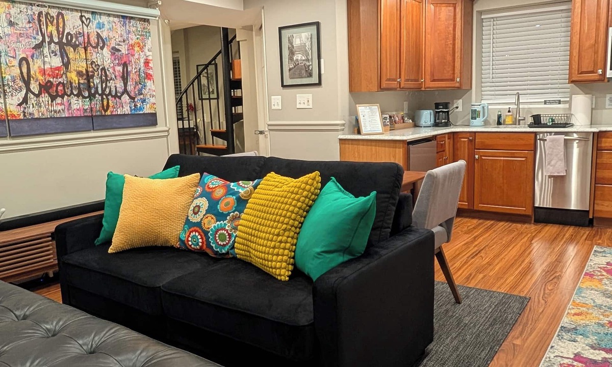 American University Park Apartment | Luxury AU Park Suite Private Entrance Easy Access to Metro, Dining, Museums
