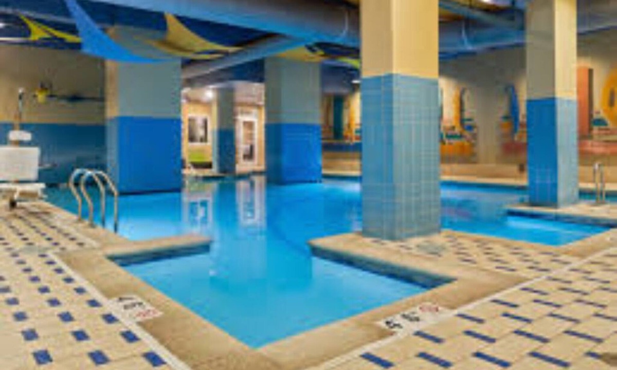 Northeast Virginia Beach Hotel | Luxury Beachfront Resort Studio w/Kitchenette in VA Beach Sleeps 2