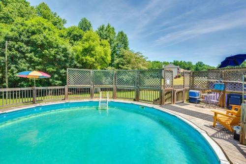 Hampton House | Luxury Hamptons 5BR Oasis with Pool Retreat