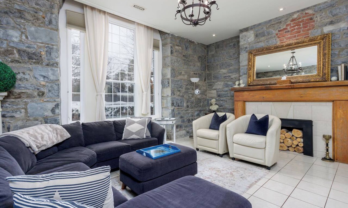 Kingston Apartment | Luxury Limestone Suite is a Home Away from Home