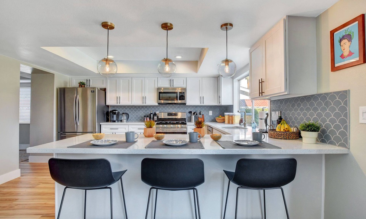 Paradise House | Luxury Modern Two Story Mini Mansion w/Heated Pool + Putting Green