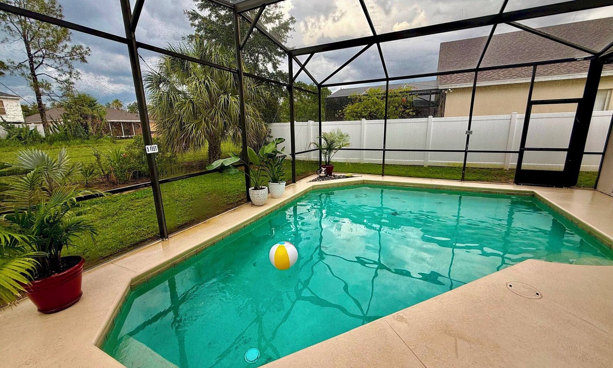 Tuscan Ridge House | Luxury Village 4BR Pool Home near Disney Parks
