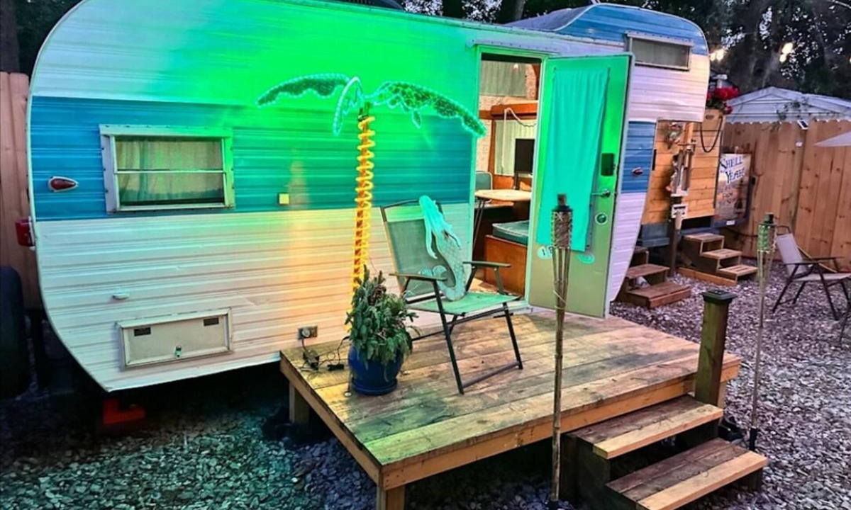 Victory Manor - East Hill - Donwood House | Mermaid Manor is Close to Downtown and Savannah Bananas!