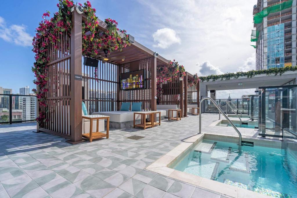 Downtown Miami House | Miami E11even w Resort Amenities