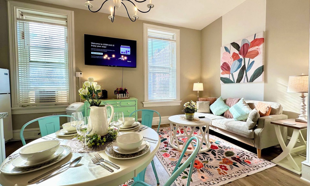 Harrisburg Apartment | Midtown Whimsical Apartment 1 Block To River- Walk To Restaurants!